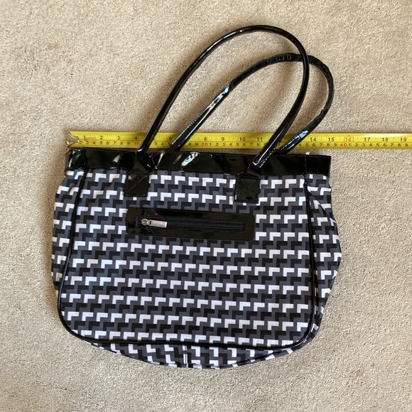 5/20🔴 NWT 2 matching Totes Bags Black And White Zippers Handles Bundle - Picture 5 of 10